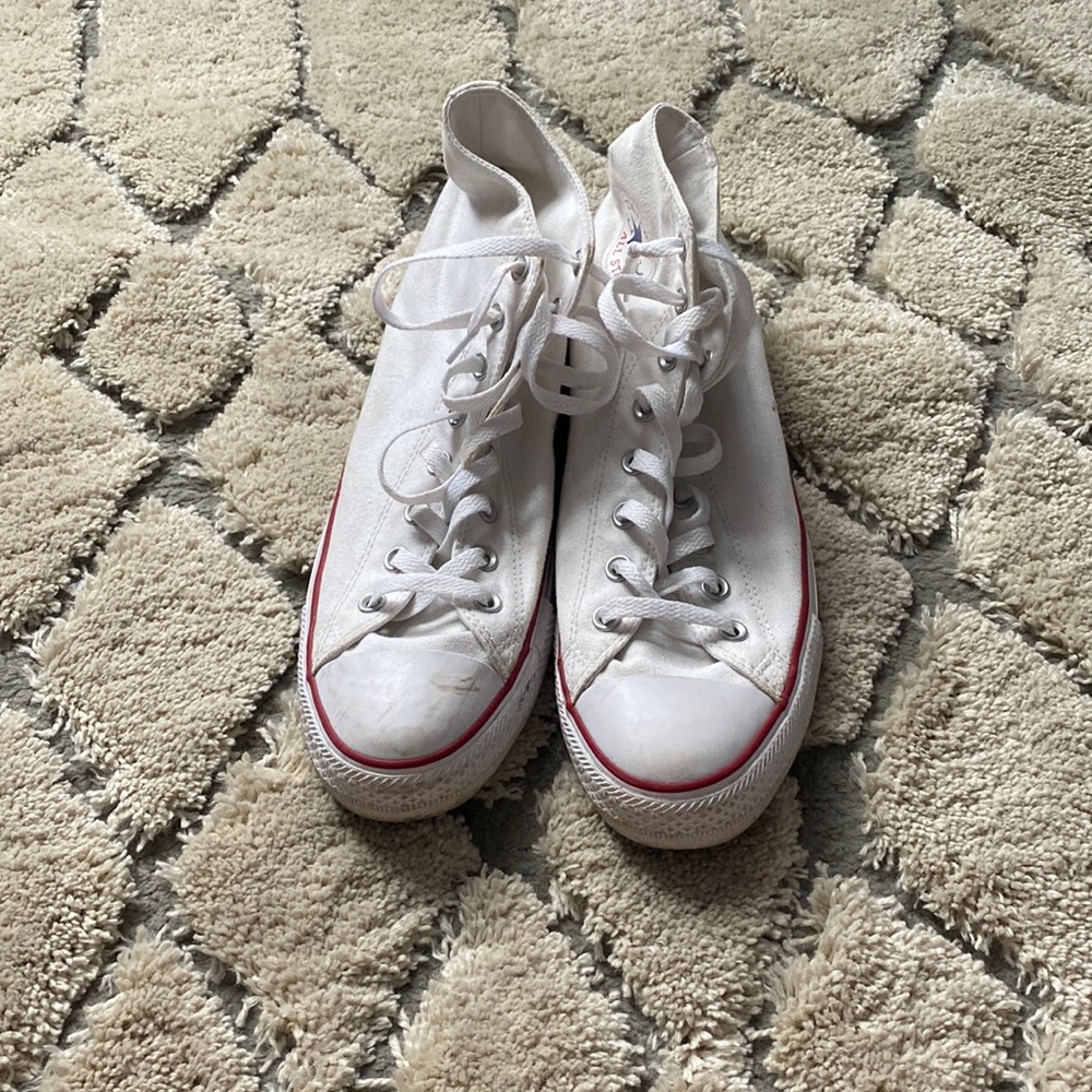 Mens like new Converse high tops!
